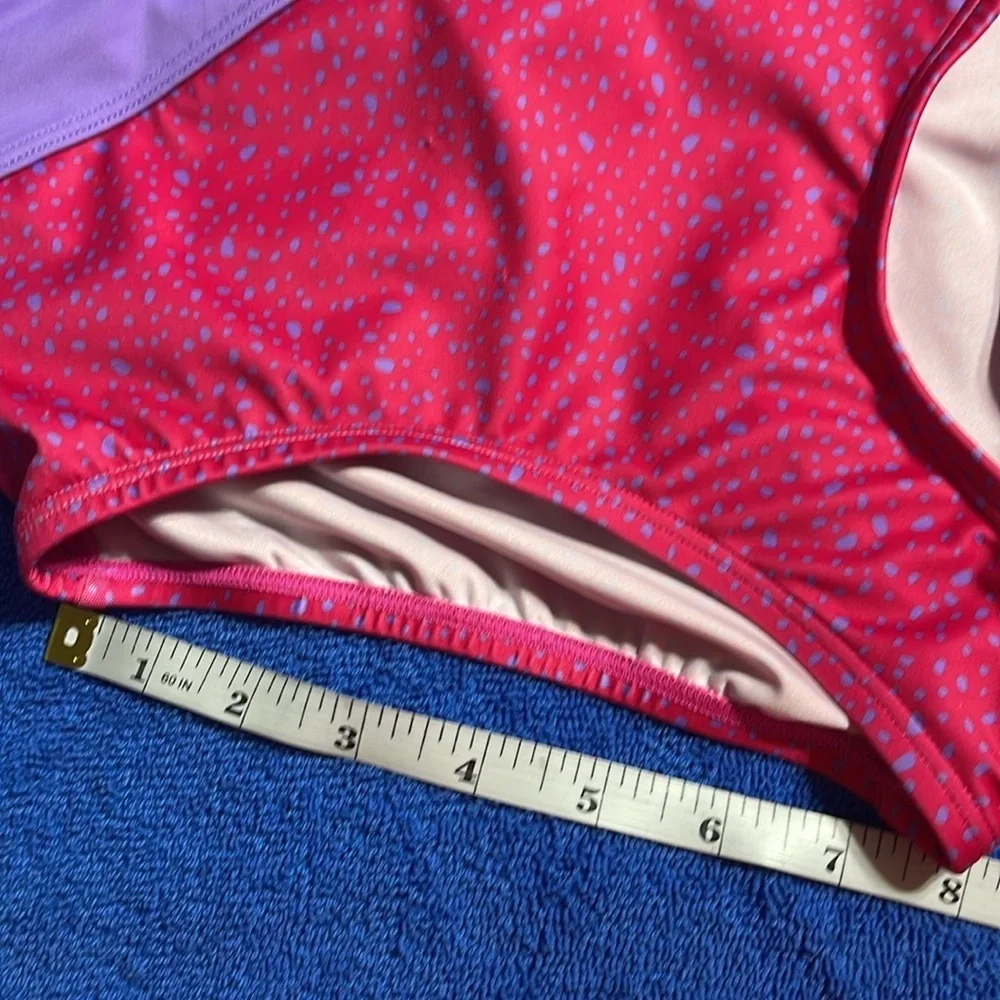 NWOT kid’s Nike swim bottoms L
